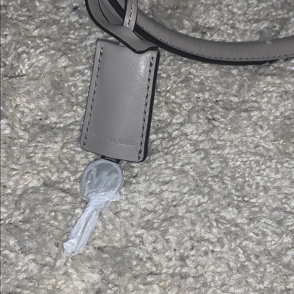 Michael Kors East West Hamilton Large Tote - Picture 6 of 6